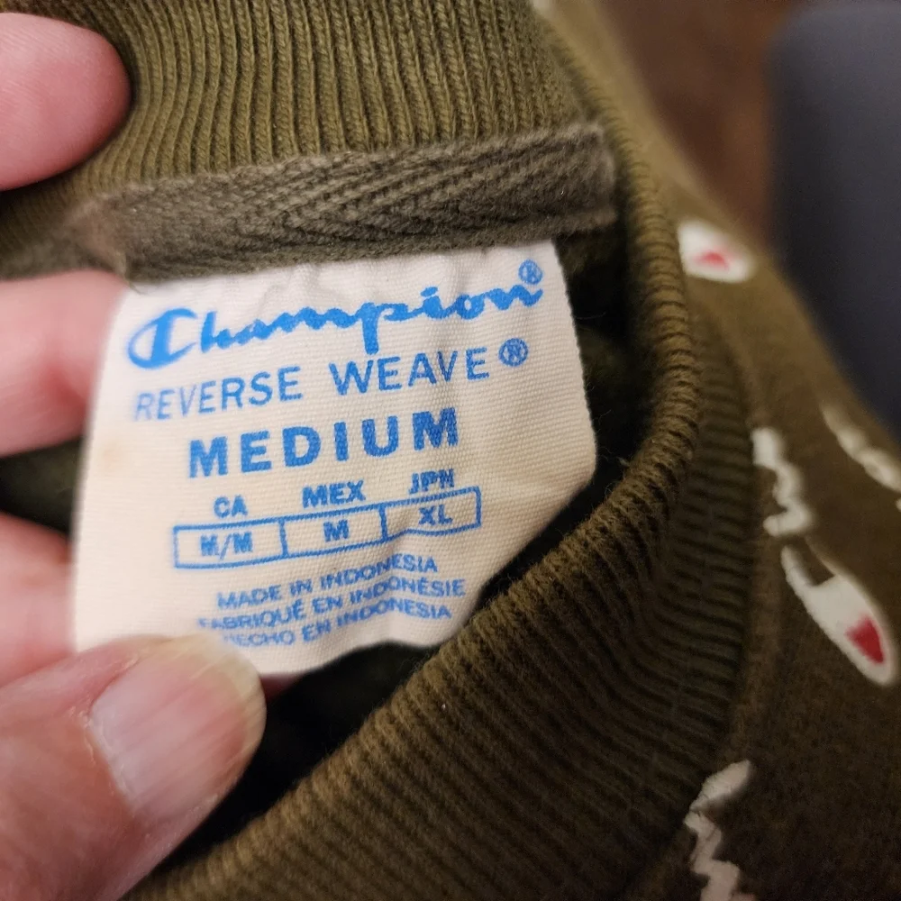 Preowned Champion,‎ size medium, men's pullover crew sweatshirt - Picture 4 of 8